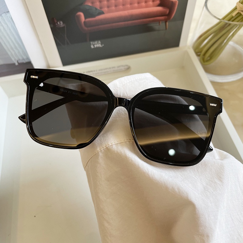 [10718] PL-H024 Kacamata Hitam Wanita/Pria Sunglasses Korean new Fashion (PL-H024-Black)